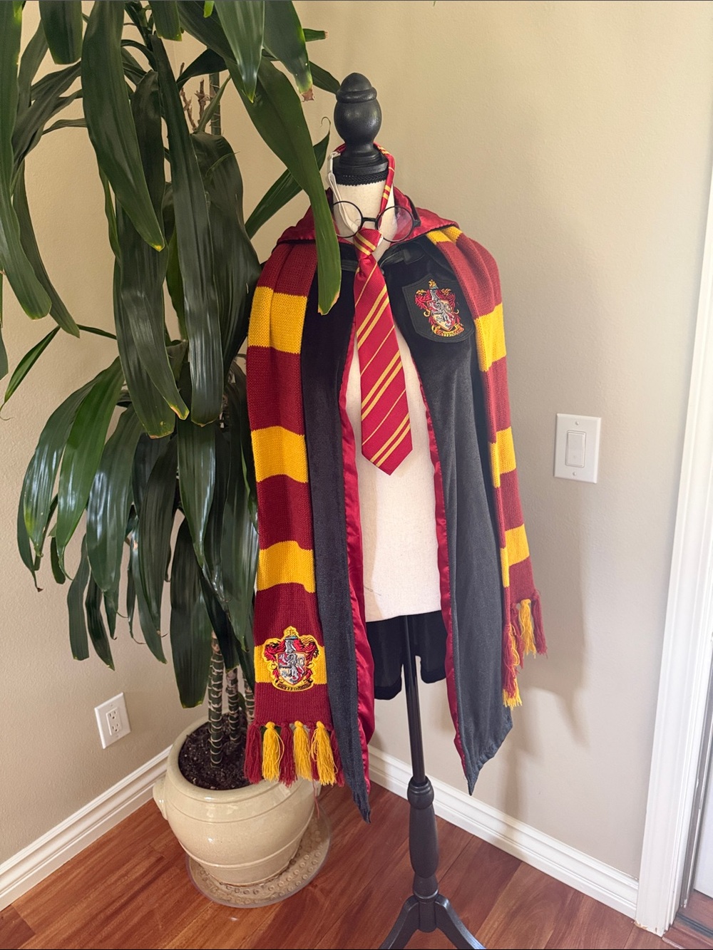 Gryffindor-Inspired Red and Gold Kids Costume Cape with Scarf, Tie,glasse-S 5/6 - Picture 9 of 9